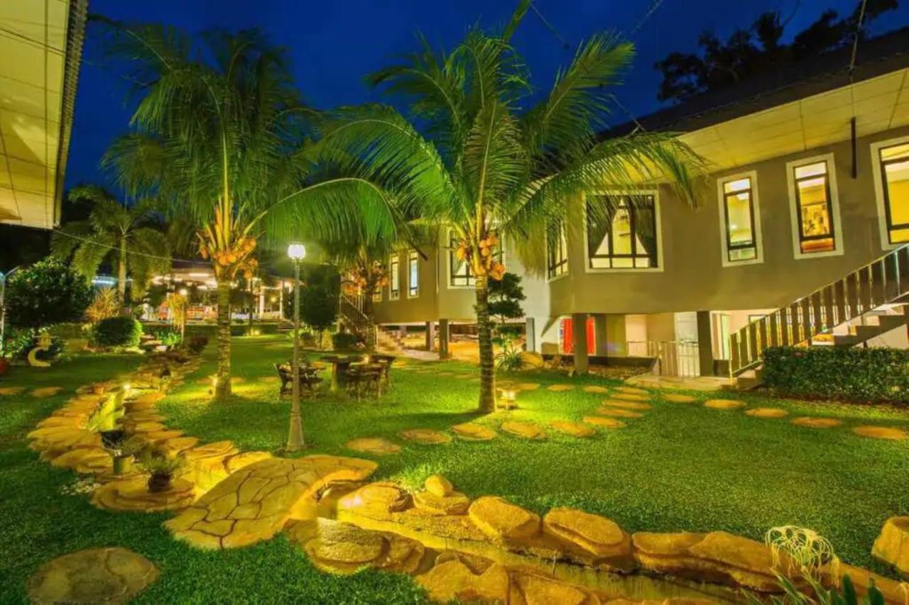Capital O 90088 Mbp Leisure Resort Batu Pahat Kültér fotó