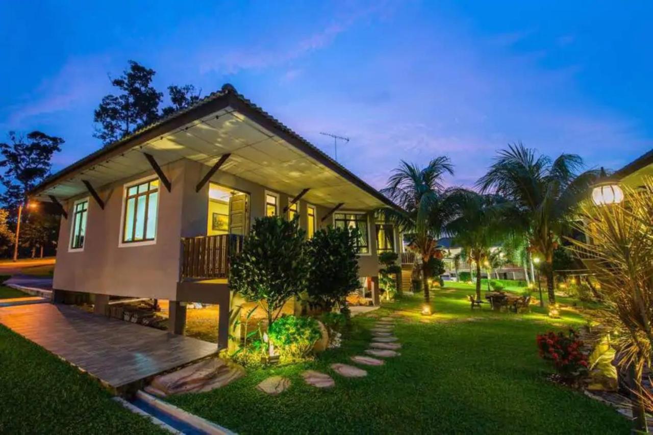 Capital O 90088 Mbp Leisure Resort Batu Pahat Kültér fotó